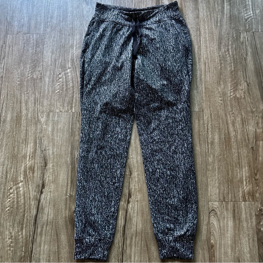 Lululemon Black and Gray Jogger Pants size 4